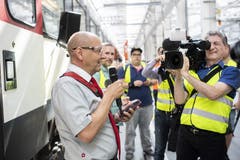Stefan Spörri, Chef Kundenbegleitung SBB, vor den Medien (Bild: Keystone/Ennio Leanza)