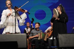 Das Love Tree Ensemble mit Adrian Würsch am Schwyzerörgeli. (Bild: Urs Hanhart)
