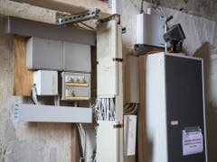 Die technische Infrastruktur, wie etwa die Elektroinstallationen, ist teilweise veraltet. (Bild: Keystone/JEAN-CHRISTOPHE BOTT)