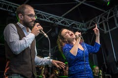 Auf der Vadian-Bühne begleitet die Cobana Bigband den Fassanstich. (Bild: Michel Canonica - 16. August 2019)