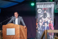 Der Zürcher Nationalrat und Banker Thomas Matter stellt den neuen Episodenfilm zum Wahlkampf vor.