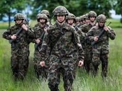 In der Armee dienen können sollen auch Transmenschen. Der scheidende Armeechef Philippe Rebord will das Heer den gesellschaftlichen Änderungen anpassen. Auch einer Dienstpflicht für Frauen wäre er nicht abgeneigt. (Bild: KEYSTONE/CHRISTIAN BEUTLER)