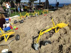 Auf der Arionwiese sind nicht nur Sandskulpturen-Profis am Werk: Gleich am Eingang steht auch ein grosser Sandhaufen als Übungsanlage für die Künstlerinnen und Künstler der Zukunft. Ein Ausflug nach Rorschach lohnt sich für die ganze Familie...