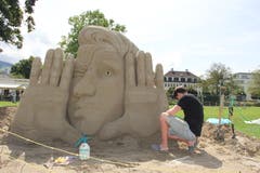 Skulptur «Wo bist du, Zukunft» am Freitagnachmittag. (Bild: Sheila Eggmann)