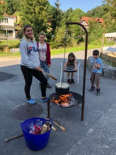 Was gibt es Besseres als Älplermagronen über dem Feuer. (Bild: Reitlager Hanny-Fee, Schwarzenberg, 14. August 2019)