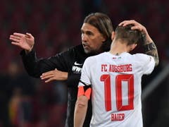 Martin Schmidt und der FC Augsburg sind nach dem überraschenden Ausscheiden im Cup bereits unter Zugzwang (Bild: KEYSTONE/EPA/PHILIPP GUELLAND)