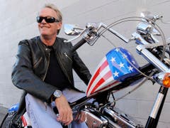 1969 wurde Peter Fonda als Motorradfreak «Captain America» in dem Kult-Streifen «Easy Rider» zum Idol der Hippie-Bewegung. (Bild: KEYSTONE/AP/CHRIS PIZZELLO)
