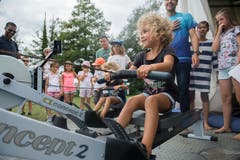 Die Kinder zeigen am Orion-Cup anlässlich des 100-jährigen Bestehens des Seeclubs Sempach ihr Können. (Bild: Eveline Beerkircher, Sempach, 17. August 2019)