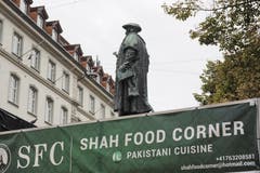 Stadtvater Vadian hätte sich wohl über die Ernährungsgewohnheiten am Stadtfest gewundert. (Bild: Hanspeter Schiess - 17. August 2019)
