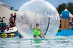 Eine Athletin des Team Neuenkirch kämpft sich vor. (Bild: Eveline Beerkircher, Sempach, 17. August 2019)