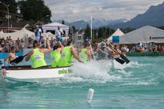 Das Team Neuenkirch (grün) kämpft gegen die All-Stars. (Bild: Eveline Beerkircher, Sempach, 17. August 2019)