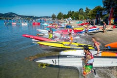 Die Stand-Up-Paddler vor dem Start. (Bild: Philipp Schmidli, Luzern, 18. August 2019)