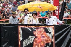 Auch die Kommentatoren liessen es sich nicht nehmen, sich für den grossen Tag rauszuputzen. (Bild: Boris Bürgisser, Ennetmoos, 17. August 2019)