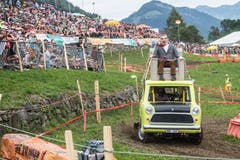 Die Teilnehmer waren dieses Jahr wieder besonders einfallsreich, was die Einkleidung ihrer Teffli betrifft: Hier Mr Bean in voller Fahrt. (Bild: Boris Bürgisser, Ennetmoos, 17. August 2019)