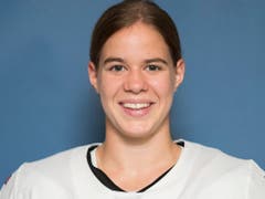 Auch die Spielerin des Jahres wurde gefeiert: Alina Müller (Bild: KEYSTONE/PETRA OROSZ)