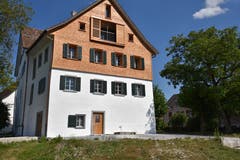 Die Westseite mit dem Balkon, der zum Loft gehört. (Bild: PD/Doris Warger)