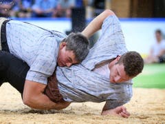 Diese zwei jungen Nordostschweizer könnten Reichmuth und Wicki das Leben am Eidgenössischen schwer machen: Samuel Giger (links) und Armon Orlik (Bild: KEYSTONE/EDDY RISCH)