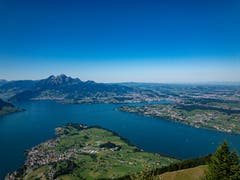 Prachtswetter und -sicht auf einer Rigiwanderung (Bild: Stefan Kunz, Rigi, 18. August 2019)