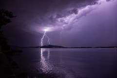 Gewitter über dem Zugersee (Bild: Daniel Hegglin, Zug, 18. August 2019)