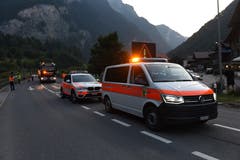 Die Polizei begleitete den Konvoi. (Bild: Simon Vogt / Jungfraubahnen)
