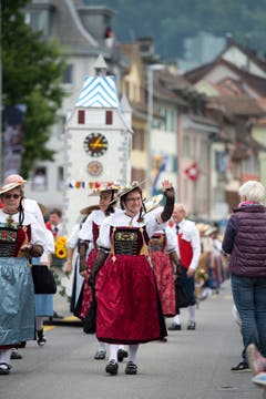 Impressionen des Festumzuges vom Landsgemeindeplatz in die Arena. (Bild: Maria Schmid)