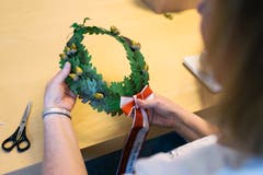 Die Schwingerkranzproduktion bei der Firma Kuert Druck in Langenthal. (Bild: Keystone/Christian Beutler, 27. Juni 2016)