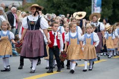 Impressionen des Festumzuges vom Landsgemeindeplatz in die Arena. (Bild: Maria Schmid)