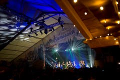 Heimweh im Festzelt Gemsstock. (Bild: Maria Schmid, Zug, 23. August 2019)