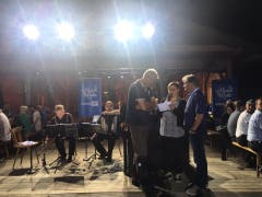 Harry Knüsel gibt ein Interview auf dem Gabentempel-Areal. (Bild: Rahel Hug)