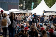 Vor der V-Zug-Arena-Bühne. (Bild: Maria Schmid, Zug, 23. August 2019)