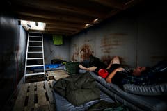 Schlafen mit wenig Komfort, dafür mit noch mehr Abenteuer ist angesagt. (Bild: Stefan Kaiser)