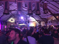 Partystimmung in der Schwingerbeiz. (Bild: Rahel Hug)