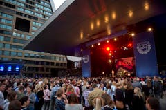 Die Besucher am Konzert von Nickless. (Bild: Maria Schmid, Zug, 23. August 2019)