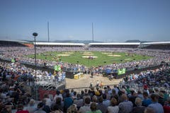 Die Schwingerarena am Eidgenössischen Schwing- und Älplerfest. (Bild: KEYSTONE/Urs Flüeler, Zug, 24. August 2019)