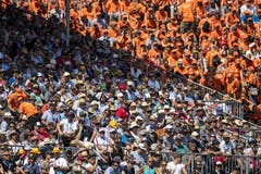 Zuschauer am Eidgenössischen Schwing- und Älplerfest. (Bild: KEYSTONE/Alexandra Wey, Zug, 24. August 2019)
