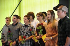 Zufriedene Gesichter an der Lehrabschlussfeier im Uristier-Saal. (Bild: Urs Hanhart, Altdorf, 24. August 2019)