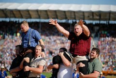 Am Eidgenössischen in Zug war Wicki noch näher am Sieg dran. Doch wieder gewinnt der Berner im roten Schwingerhemd. (Bild: Stefan Kaiser, Zug, 25. August 2019)