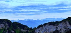Von der Alp Siegel über den südlichsten Kamm des Alpsteins Richtung Österreicher Alpen fotografiert. (Bild: Thomas Ammann)