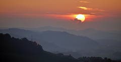 Sonnenuntergang über Herisau von Lutzenland aus fotografiert. (Bild: Thomas Ammann)
