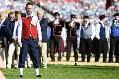 Moderator Nik Hartmann in der Arena. (KEYSTONE/Urs Flüeler)