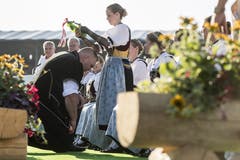 Lang lebe der König: Christian Stucki wird gekrönt. (Bild: Alexandra Wey/Keystone, Zug, 25. August 2019)
