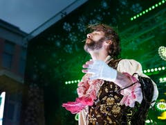 Offiziell der beste Luftgitarrenspieler weltweit: Rob «The Marquis» Messel aus den USA. (Bild: KEYSTONE/AP Lehtikuva/EEVA RIIHELA)