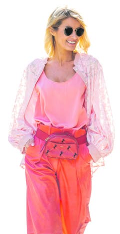 Mode-Influencerin Gitta Banko mit einem Lederbeutel von Chloé. (Bild: Getty images)
