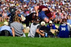 Schlussgang aus dem Blickwinkel der Zuschauer: Christian Stucki gewinnt. (Bild: Karl Odermatt, 25. August 2019)