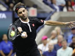 Mehr unter Druck als erwartet: Roger Federer brauchte vier Sätze, um sich gegen den Inder Sumit Nagal durchzusetzen (Bild: KEYSTONE/EPA/JOHN G. MABANGLO)