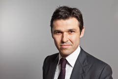 Der Berner SP-Nationalrat Matthias Aebischer ist Mitglied der Gerichtskommission und verantwortet das Wahlgeschäft. Aebischer fiel in der Vergangenheit mit defensiv kritischen Voten zum Bundesanwalt auf. Er sprach von einem unsäglichen Hickhack. Die Bundesanwaltschaft sei in zentralen Dossiers nahezu handlungsunfähig. Vor einer Woche überraschte Aebischer mit der Aussage, dass die Gerichtskommission kaum darum herumkomme, Lauber zur Wiederwahl zu empfehlen. Gleichzeitig betonte er, dass das Parlament nicht an die Empfehlung gebunden sei: «Das ist das Schöne in der Schweizer Politik.» (Bild: KEYSTONE / GAETAN BALLY)