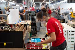 Möbelschreinerin Samanta Kämpf in Aktion. (Bild: SwissSkills)