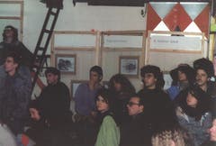 Eine Veranstaltung - vermutlich über Graffitis - in den späten 1980er-Jahren in der Grabenhalle. Am rechten Bildrand ist der heutige SP-Ständerat Paul Rechsteiner - schon damals mit Schnauz - zu erkennen. (Bild: Stadtarchiv der Ortsbürgergemeinde St.Gallen)