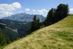 Auf dem Hinderfallenchopf auf 1531 Meter über Meer bietet sich ein grandioser Rundumblick.