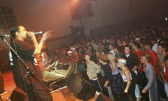 Hip-Hop-Nacht im August 1998 in der St.Galler Reithalle mit dem Quartett Sugarhill Gang aus New York. Die Formation gehörte zu den Pionieren dieses Musikstils. (Bild: Archiv «St.Galler Tagblatt»)